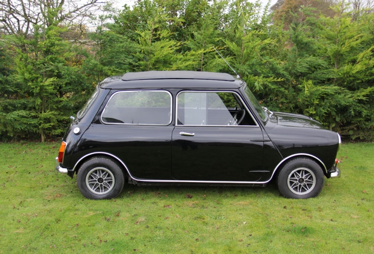 Black Classic Mini  Classic mini, Bmw black, Mini