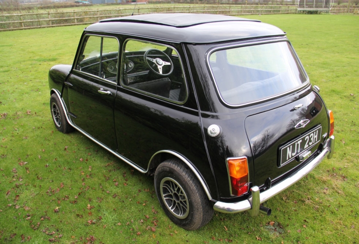 Black Classic Mini  Classic mini, Bmw black, Mini